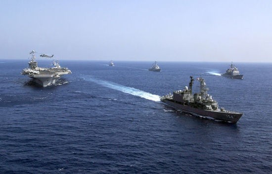Hạm đội liên hợp Mỹ-Nhật trong một cuộc diễn tập quân sự liên hợp.
